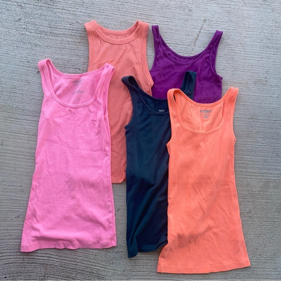 Women’s Tank Tops Size Small - Picture 2 of 3